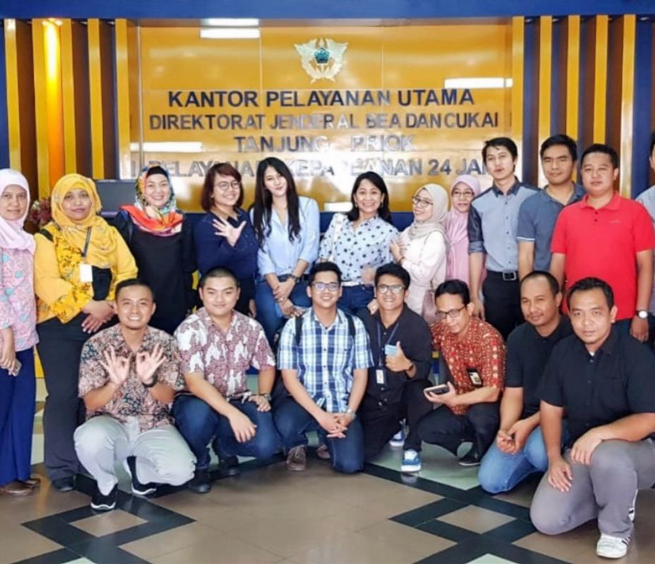 Strategic Collaboration in Export–Import Trading